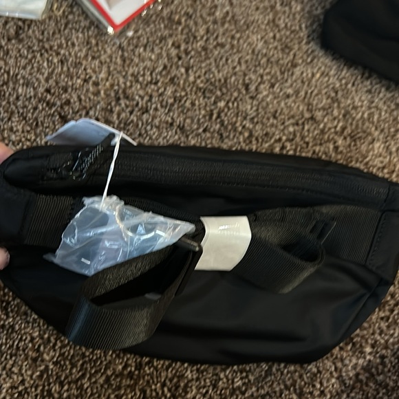 Lululemon City Adventure belt bag New! - Picture 5 of 6